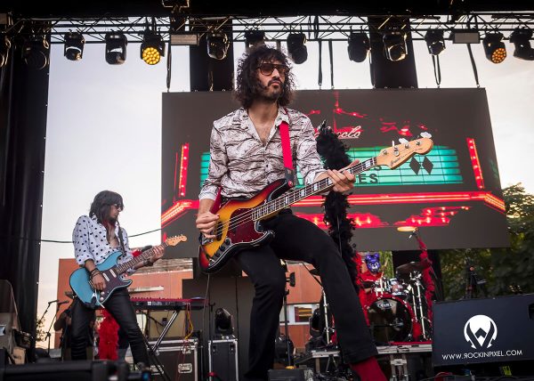 Los Autenticos Farsantes